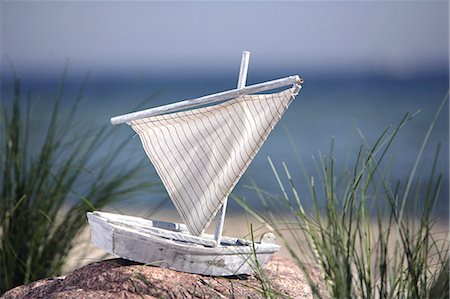 Toy sail boat Stock Photo - Premium Royalty-Free, Code: 689-03125829