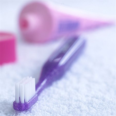 purple toothbrush Stock Photo - Premium Royalty-Free, Code: 689-03123836