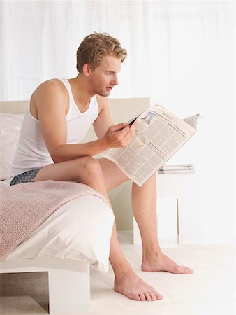 sleeping nude - young man reading news on the bed Stock Photo - Premium Royalty-Free, Code: 689-03131310