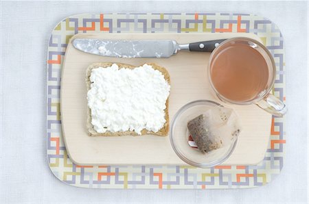 Toast with cream cheese and glass of tea Stock Photo - Premium Royalty-Free, Code: 689-03733305