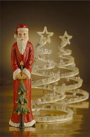 simsearch:628-02953843,k - Christmas decoration with Santa Claus Foto de stock - Sin royalties Premium, Código: 689-03733593