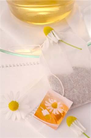 simsearch:689-03733503,k - Camomile blossoms, tea and teabag Stock Photo - Premium Royalty-Free, Code: 689-03733620