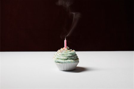 simsearch:630-02219911,k - Single cupcake with blown out birthday candle Stock Photo - Premium Royalty-Free, Code: 694-03328128