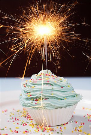 simsearch:630-02219911,k - Single cupcake with lit sparkler Stock Photo - Premium Royalty-Free, Code: 694-03328131