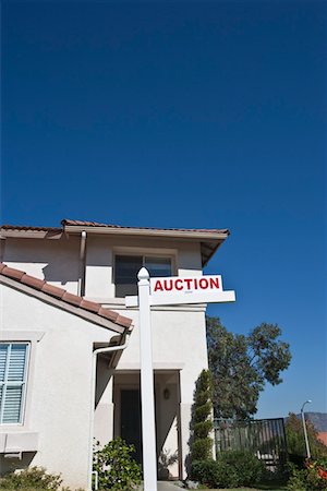 House for sale Stock Photo - Premium Royalty-Free, Code: 694-03332569