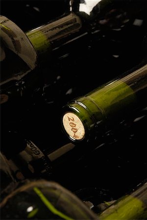 Wine bottles lying down in order Stock Photo - Premium Royalty-Free, Code: 694-03694077