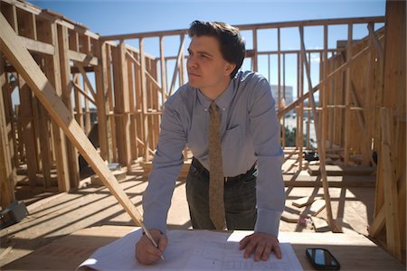 Site manager with building plans Stock Photo - Premium Royalty-Free, Code: 694-03783194