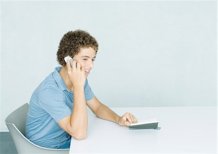 simsearch:640-03260747,k - Teenage boy using cell phone Stock Photo - Premium Royalty-Free, Code: 695-05764797