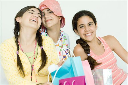 simsearch:696-03394065,k - Three young female friends with gift bags Foto de stock - Sin royalties Premium, Código: 695-05766219