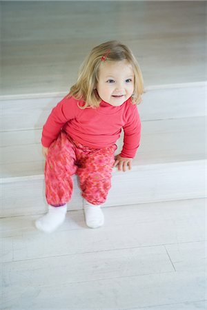 simsearch:632-03027302,k - Blonde toddler girl sitting on steps, smiling Stock Photo - Premium Royalty-Free, Code: 695-05767365