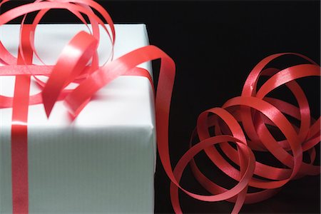 simsearch:632-05991504,k - Gift wrapped in ribbon, close-up Stock Photo - Premium Royalty-Free, Code: 695-05767824