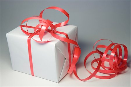 simsearch:632-05991504,k - Gift wrapped in ribbon, close-up Stock Photo - Premium Royalty-Free, Code: 695-05767823