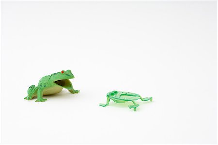 Frog toy facing smaller plastic frog Stock Photo - Premium Royalty-Free, Code: 695-05768911