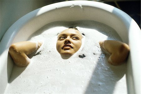 simsearch:633-06354677,k - Woman soaking in bathtub Stock Photo - Premium Royalty-Free, Code: 695-05769804