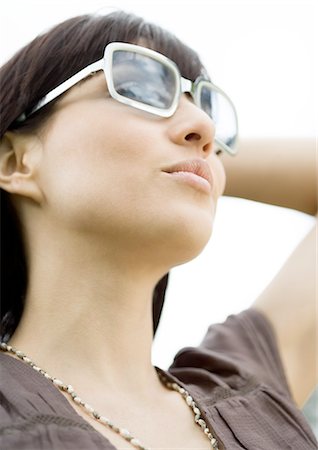 simsearch:673-03623051,k - Woman wearing sunglasses, low angle view Stock Photo - Premium Royalty-Free, Code: 695-05762354