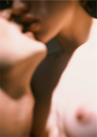 Nude couple kissing, close-up, blurred Foto de stock - Sin royalties Premium, Código: 695-05774271