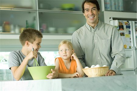 simsearch:695-03378605,k - Father cooking with son and daughter Stock Photo - Premium Royalty-Free, Code: 695-05779173