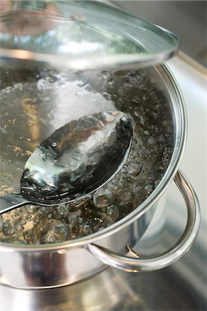 Water boiling in pot Stock Photo - Premium Royalty-Free, Code: 695-05770927