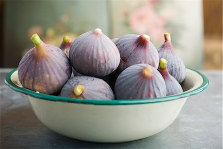 salad bowl - Bowl of ripe figs Stock Photo - Premium Royalty-Free, Code: 695-05771537