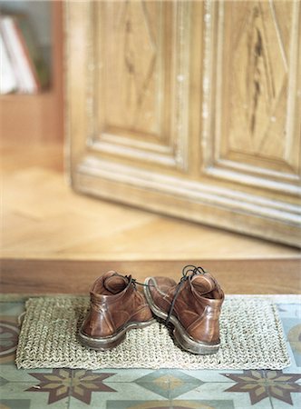 doormat - Shoes on doormat Stock Photo - Premium Royalty-Free, Code: 695-05772016
