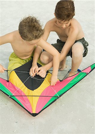 simsearch:633-05401710,k - Boys preparing kite on beach Stock Photo - Premium Royalty-Free, Code: 695-03374039