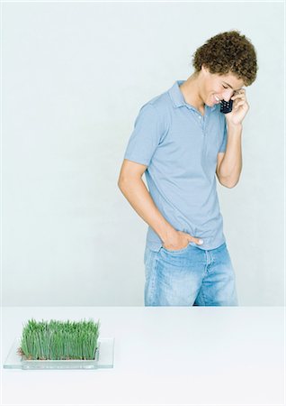 simsearch:640-03260747,k - Teenage boy standing, using cell phone Stock Photo - Premium Royalty-Free, Code: 695-03374641