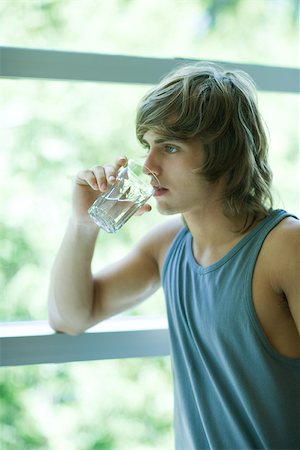 simsearch:6113-07790833,k - Young woman in exercise clothes drinking glass of water Stock Photo - Premium Royalty-Free, Code: 695-03375223