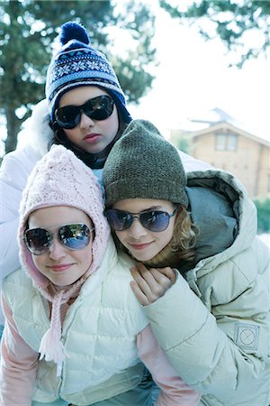 simsearch:695-03388794,k - Three teen girls wearing winter clothes and sunglasses, portrait Stock Photo - Premium Royalty-Free, Code: 695-03376177