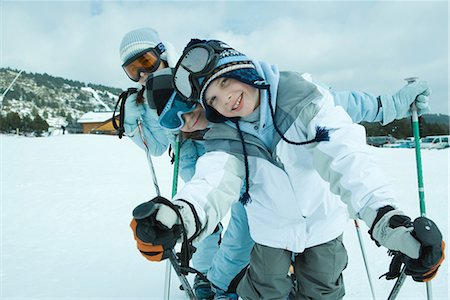 simsearch:696-03401677,k - Young skiers on snow, leaning to side and smiling at camera, portrait Stock Photo - Premium Royalty-Free, Code: 695-03376183
