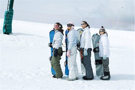 simsearch:695-03376478,k - Four young snowboarders standing, lined up, looking up Foto de stock - Sin royalties Premium, Código: 695-03376484