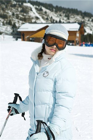 simsearch:695-03376478,k - Teenage girl wearing ski-suit and goggles, looking away Foto de stock - Sin royalties Premium, Código: 695-03376502