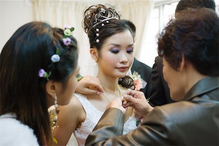 Mariage chinois, donnant des bijoux pour la mariée Photographie de stock - Premium Libres de Droits, Code: 695-03377435