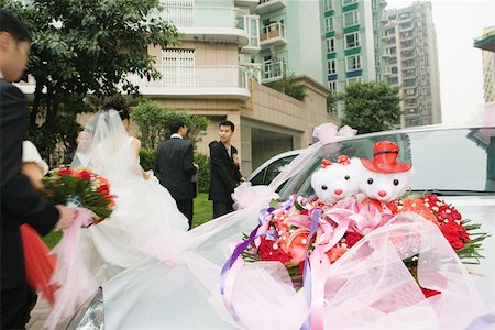 simsearch:695-03386286,k - Wedding decorations on car Stock Photo - Premium Royalty-Free, Code: 695-03377459