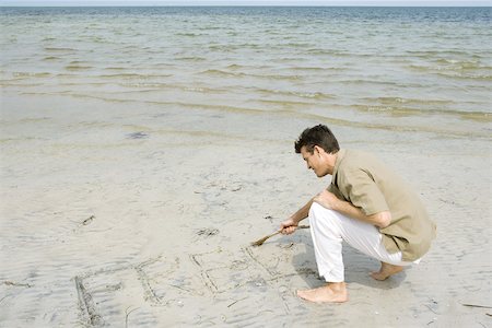 simsearch:632-03500607,k - Barefoot man writing word "free" on beach with stick, full length Stock Photo - Premium Royalty-Free, Code: 695-03377558