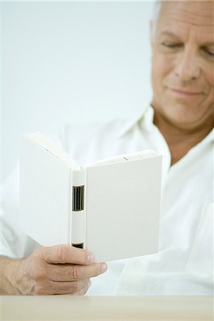 simsearch:632-03083700,k - Mature man reading book, cropped view Stock Photo - Premium Royalty-Free, Code: 695-03377895