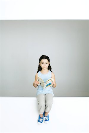 simsearch:632-01193783,k - Little girl holding book, looking at camera, full length Stock Photo - Premium Royalty-Free, Code: 695-03378600