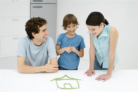 simsearch:695-03378605,k - Father and two children with green beans arranged in shape of a house, all smiling Stock Photo - Premium Royalty-Free, Code: 695-03379417