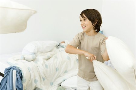 simsearch:632-03424261,k - Little boy in pillow fight, smiling Stock Photo - Premium Royalty-Free, Code: 695-03379707