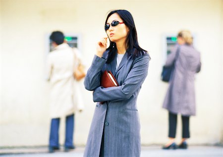 Businesswoman in front of cash machines Foto de stock - Sin royalties Premium, Código: 695-03386798