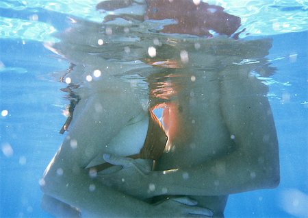 simsearch:632-01142541,k - Couple embracing, mid-section, underwater view Stock Photo - Premium Royalty-Free, Code: 695-03387605