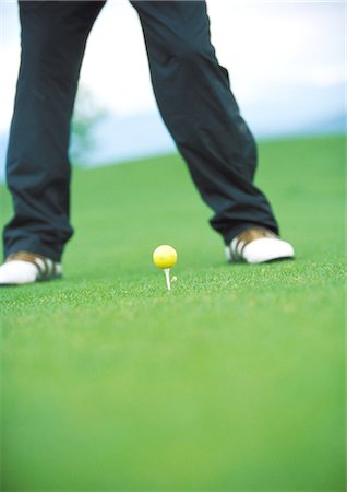 simsearch:862-03889244,k - Golfeur debout à côté de teed balle de golf Photographie de stock - Premium Libres de Droits, Code: 695-03388212
