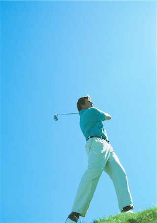 simsearch:862-03889244,k - Golfeur se balançant, faible angle vue Photographie de stock - Premium Libres de Droits, Code: 695-03388230