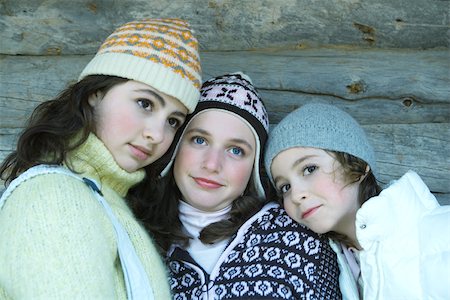 simsearch:695-03376367,k - Young friends wearing winter clothing, portrait Stock Photo - Premium Royalty-Free, Code: 695-03389279