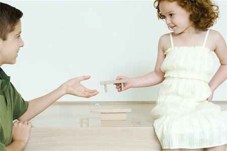 simsearch:632-03424261,k - Boy and little sister playing with blocks, girl handing piece to brother Stock Photo - Premium Royalty-Free, Code: 695-03389678