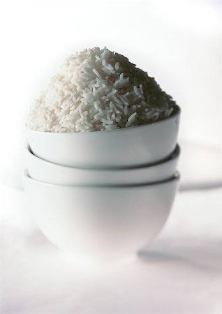 Stack of three white bowls, mound of white rice in top bowl, close-up Foto de stock - Sin royalties Premium, Código: 695-03381323