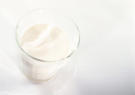 simsearch:825-03628865,k - Glass of milk, elevated view Stock Photo - Premium Royalty-Free, Code: 695-03381484