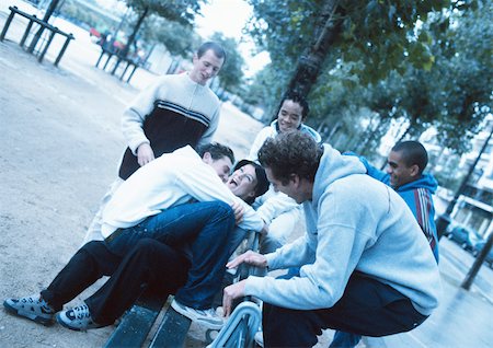 simsearch:695-03382482,k - Group of young people gathered around park bench Stock Photo - Premium Royalty-Free, Code: 695-03382246