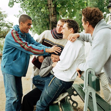simsearch:695-03382482,k - Young people grouped around park bench Stock Photo - Premium Royalty-Free, Code: 695-03382259