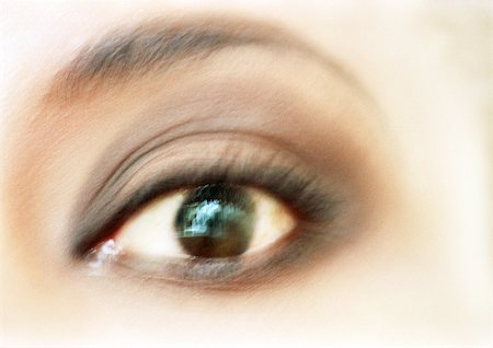 simsearch:649-07436630,k - Woman's brown eye, blurred front view. Stock Photo - Premium Royalty-Free, Code: 695-03383019