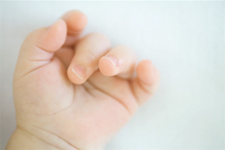 simsearch:632-03027302,k - Baby's hand, close-up Stock Photo - Premium Royalty-Free, Code: 695-03390082